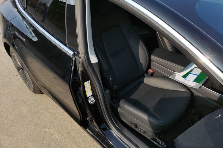 New Energy Battery Power Clean Energy High Speed 225km/H Electric Car