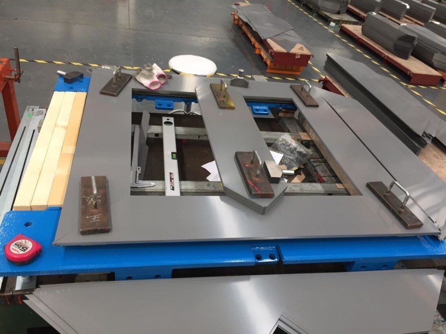 Power Metal Core Transformer Superimposed With Silicon Steel Sheets