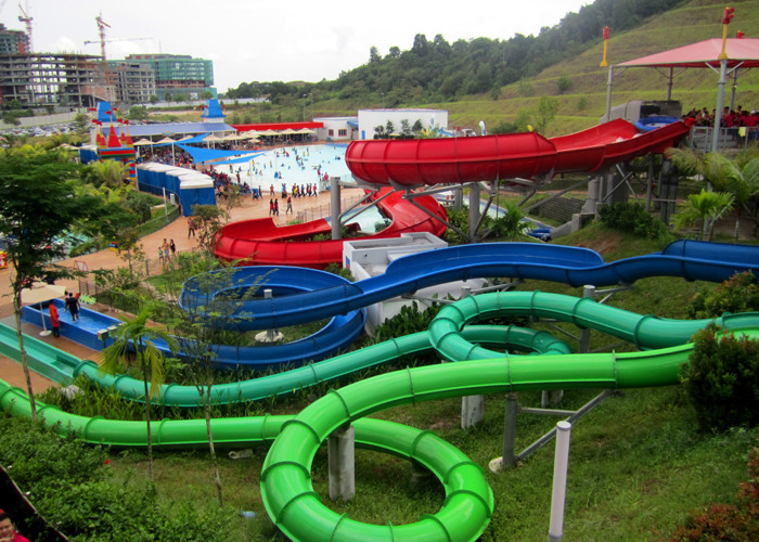 Customized Long Spiral Water Slide 12m Platform Height 890 Riders / H Capacity