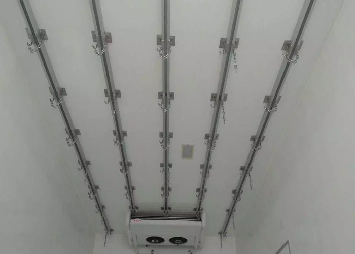 Low Noise Refrigerated Truck SINOTRUK Vegetables Transportation Refrigerated Box Truck