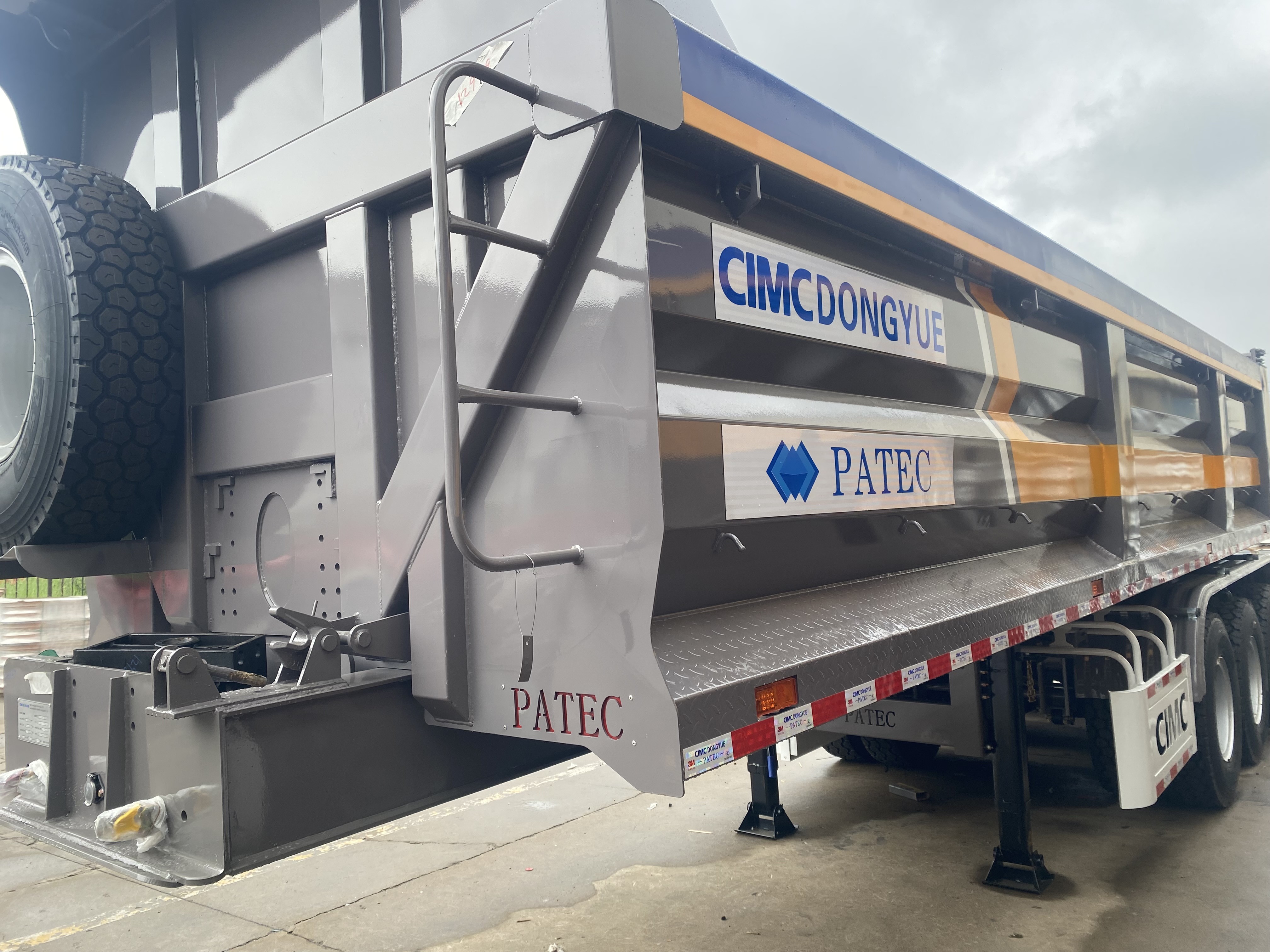 CIMC Factory Direct Sale 80 Ton 3 or 4 Axles U Shape Dump Truck 45cbm transporting coal and sand Tipper Semi Trailer
