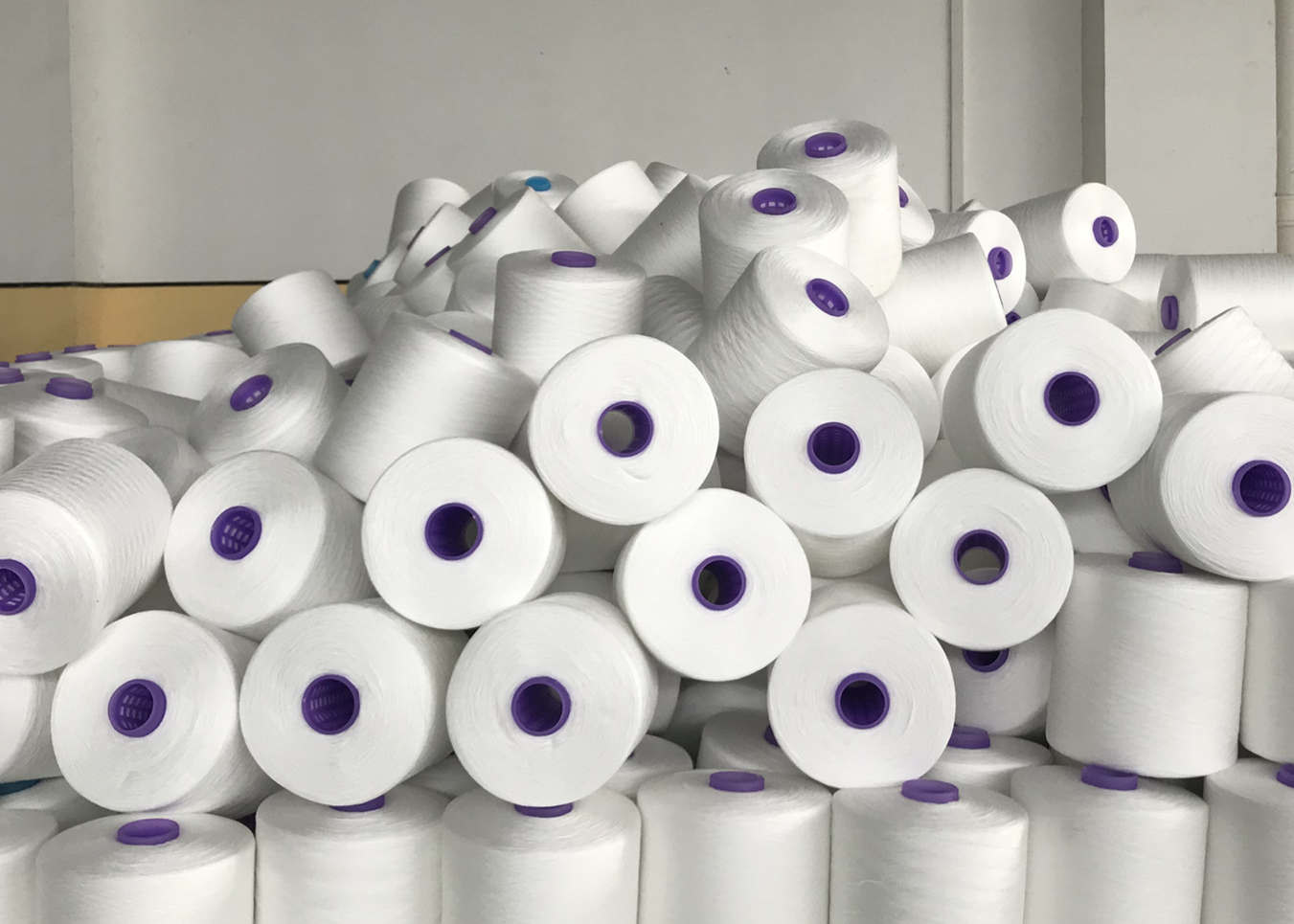 Fine Denier Raw White 30/1 High Quality Single Spun Polyester Yarn