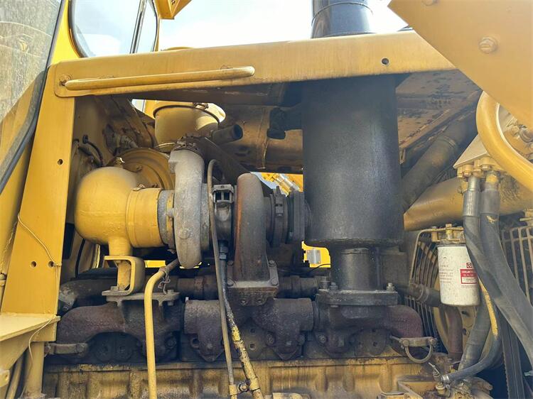 Used Cat D6R Bulldozer with in Shanghai 28.21 Ton Operating Weight 2013 Working Hours