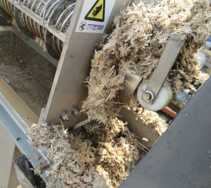 800 kg Engine Powered Food Residue Dewatering Machine with Fine Sieve and Screw Press