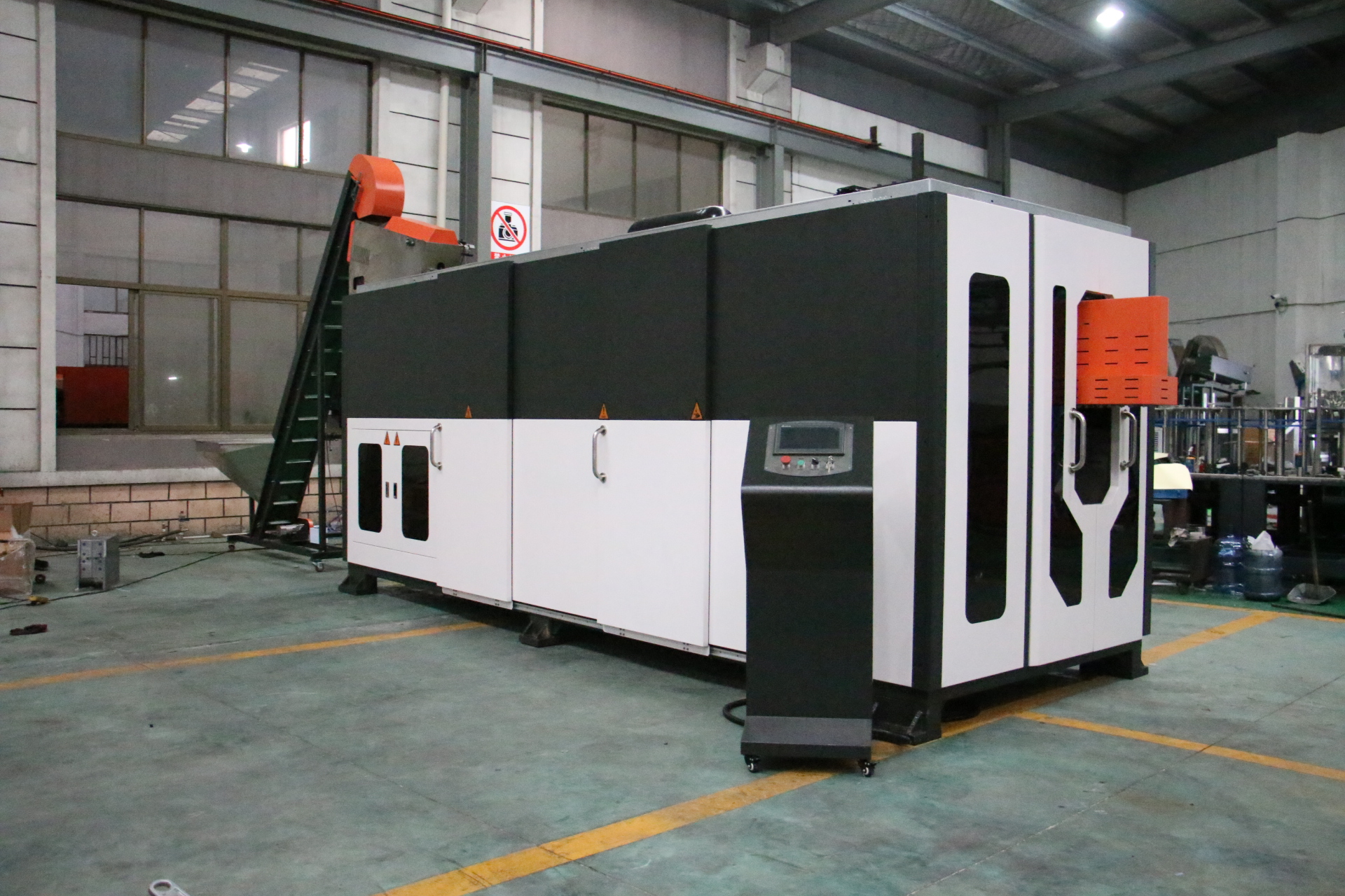6 Cavity PET Bottle Stretch Blow Moulding Machine 2000 Ml Full Automatic