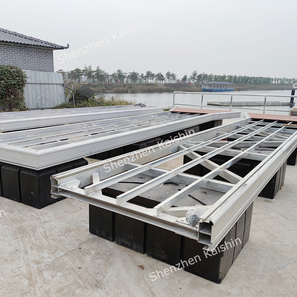 Silver Aluminum Floating Dock Pontoon With Mooring Cleats And WPC Decking Durability For LLDPE Floaters