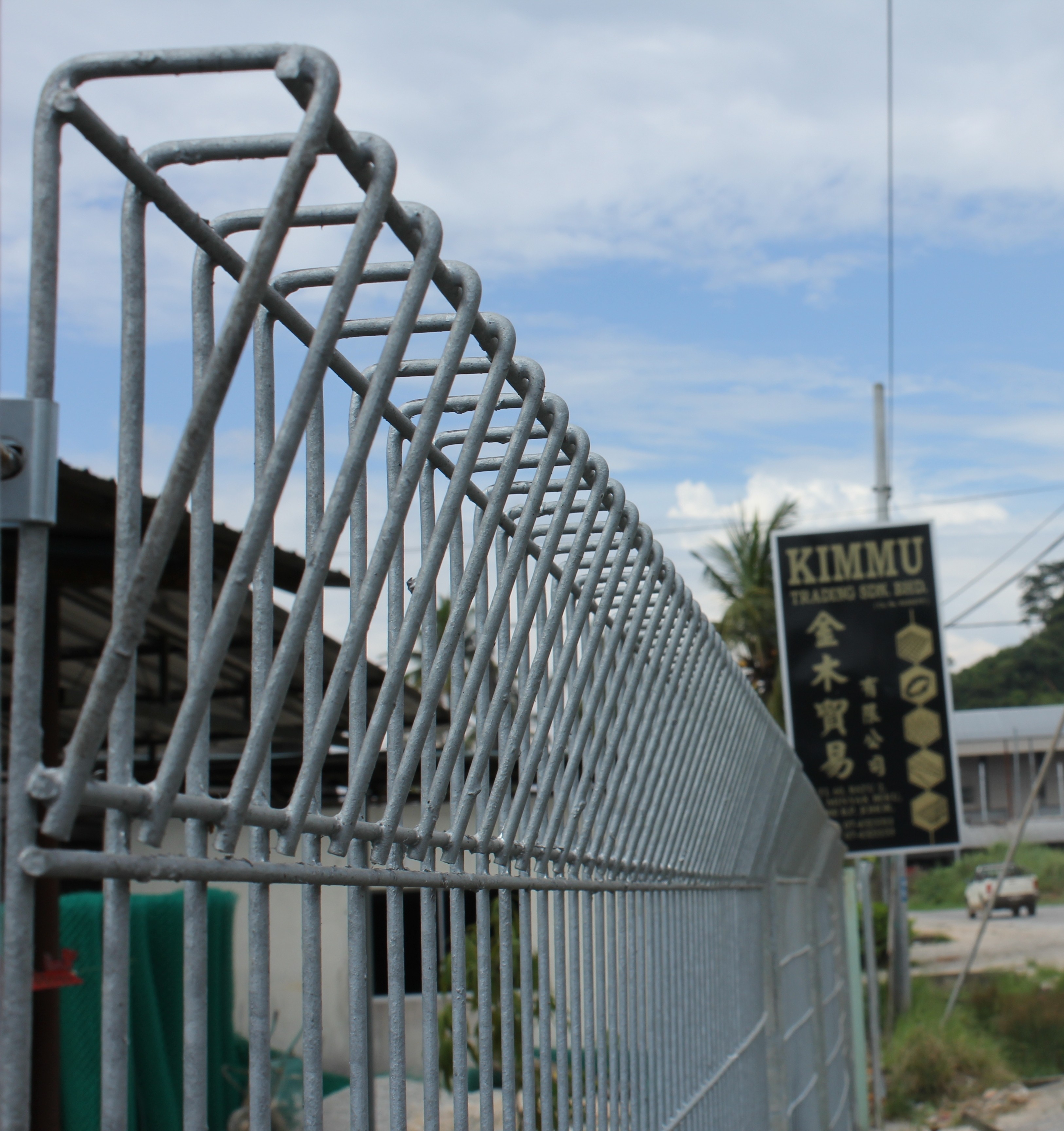 Roll Top Fence (triangular top fence)