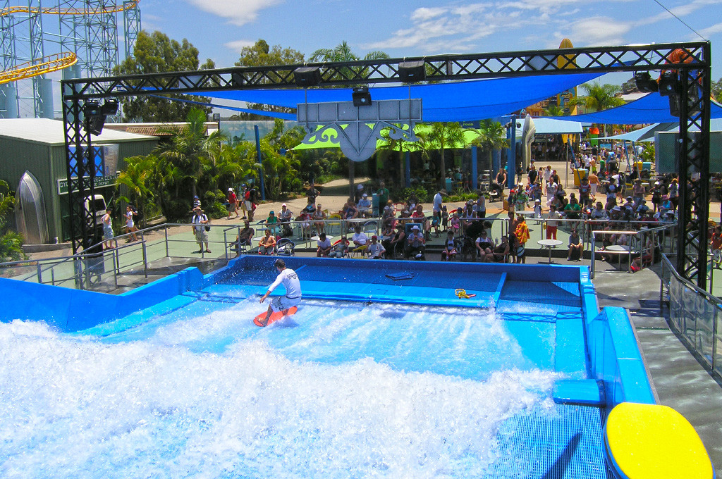 Attractive Surfing Flowrider Water Ride Extreme Sport Fun 21.7m * 13.4m For Water Park
