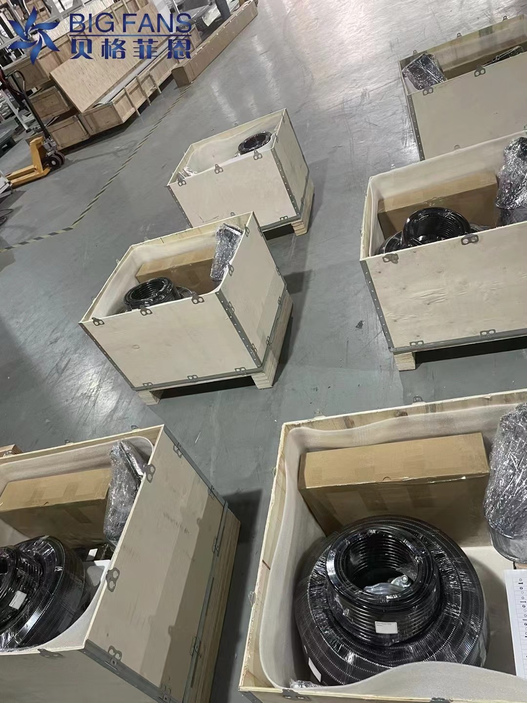 Oversized HVLS Ceiling Fans For Hangars And Warehouses With Safety Protection
