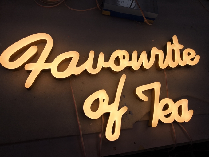 Outdoor LED Neon Channel Letter Signs Yellow / Red 10mm Stroke for Hotels