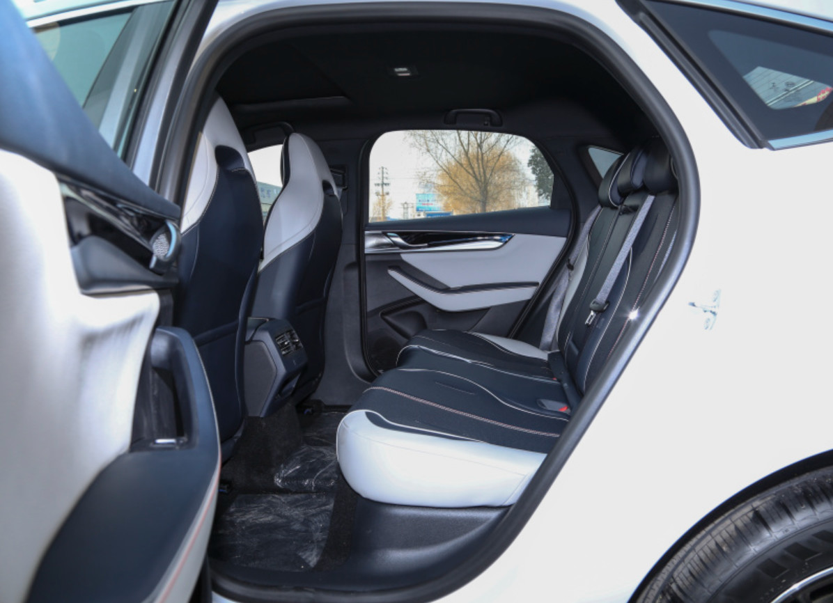 BYD QIN Plus 2023 Champion Version DM-I 120km Leading Model 4 Door 5 Seater Sedan Plug-In Hybrid