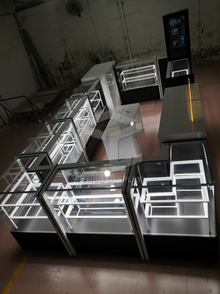 4000mm Long Mobile Phone Display Showcase 3000mm Width 10mm Thick Tempered Glass