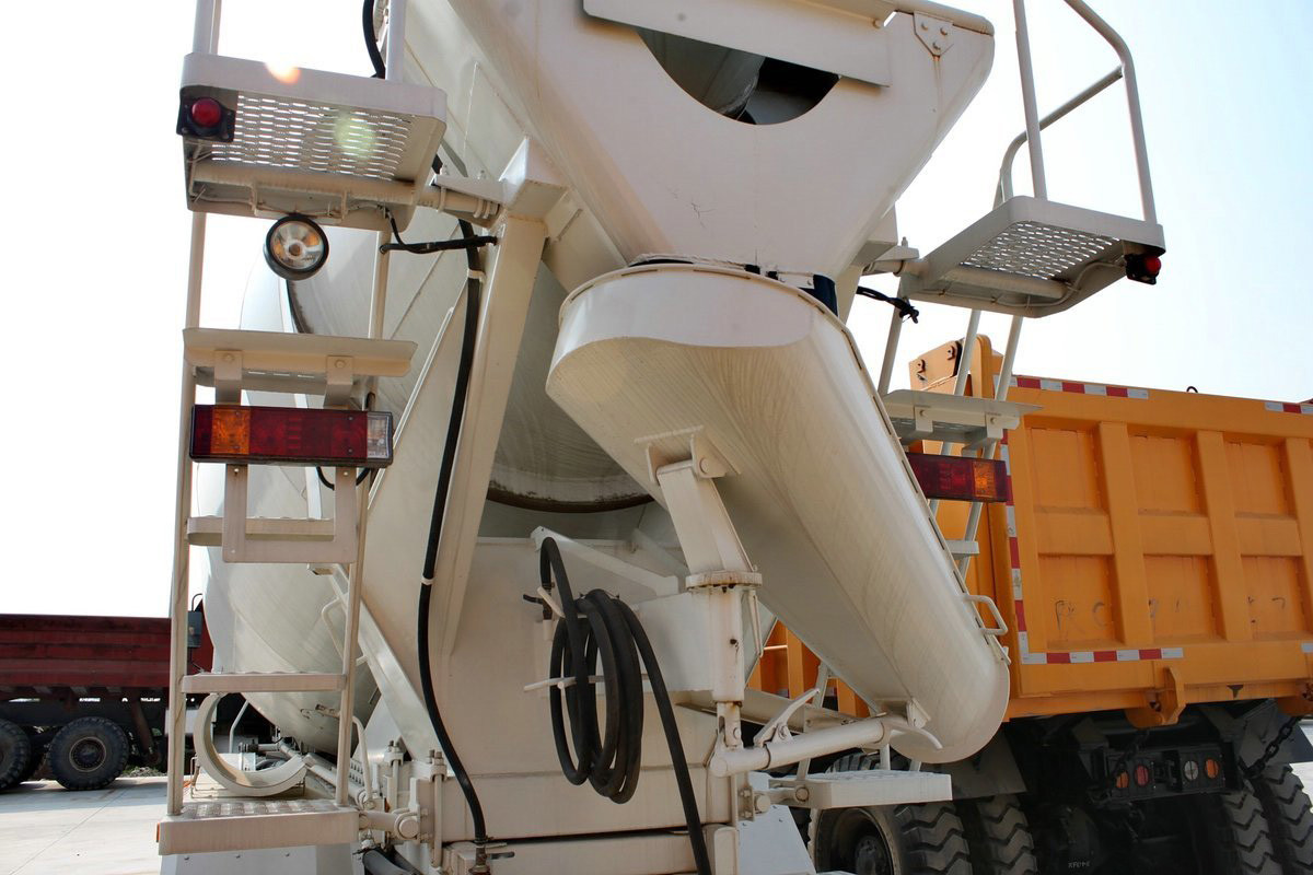 Shaanxi Automobile Heavy Truck Delong F3000 375HP 8X4 Hydraulic Main Seat Concrete Mixer Truck