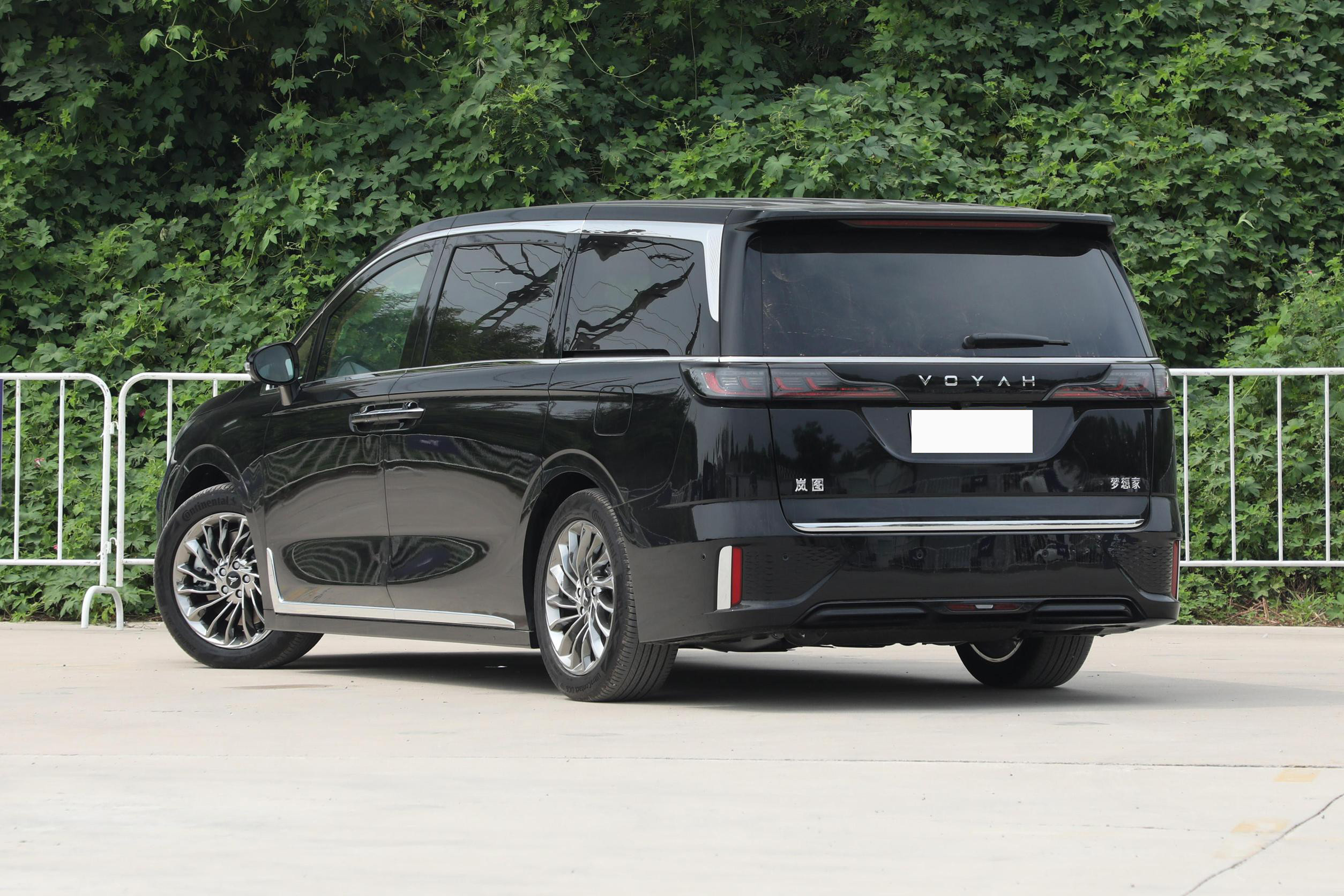 PHEV Plug In Hybrid Electric Vehicle 1.5T 4WD MPV EV Car 200km/H VOYAH DREAMER