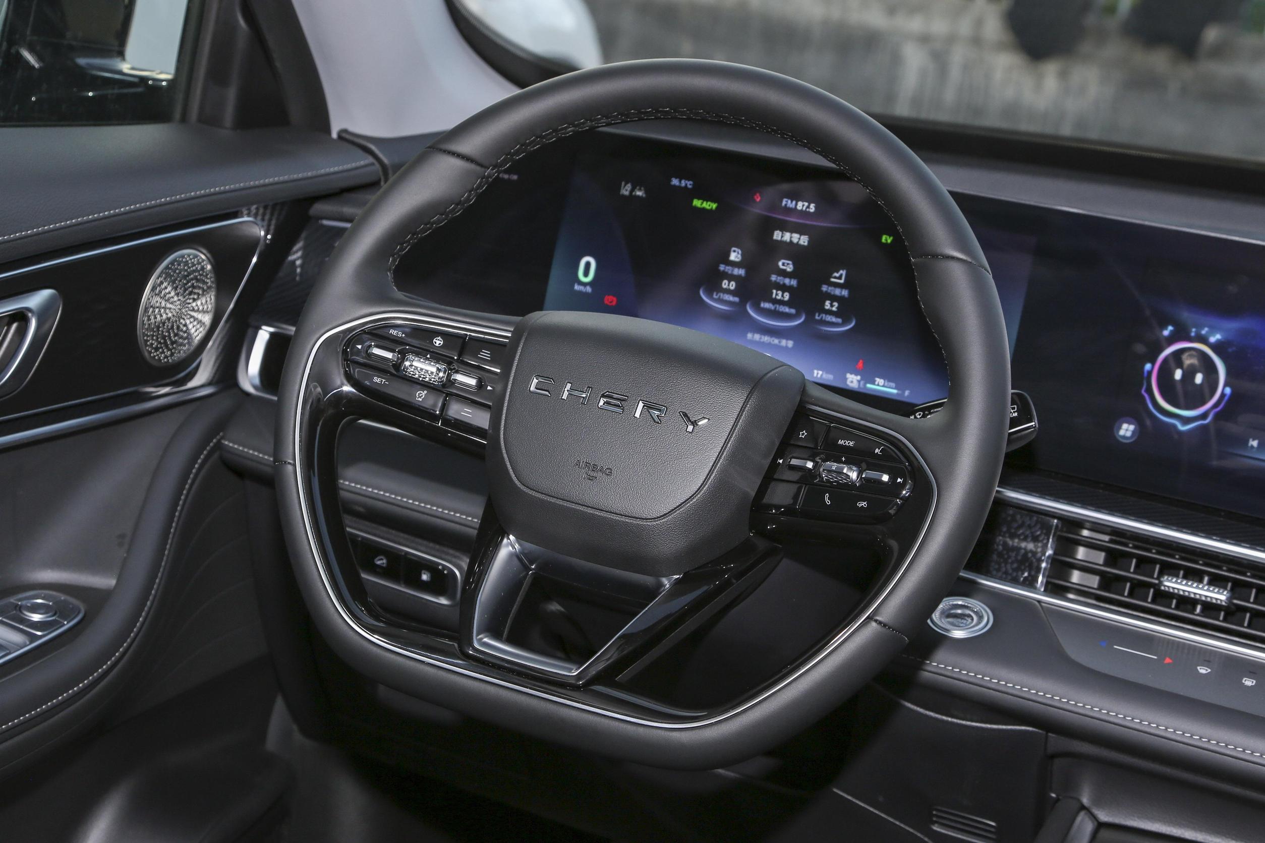 Chery Tiggo 7 PLUS PHEV Chinese of Left Hand Drive Electric SUV with Maximum Speed of 180km/h and Size 4530*1862*1696mm
