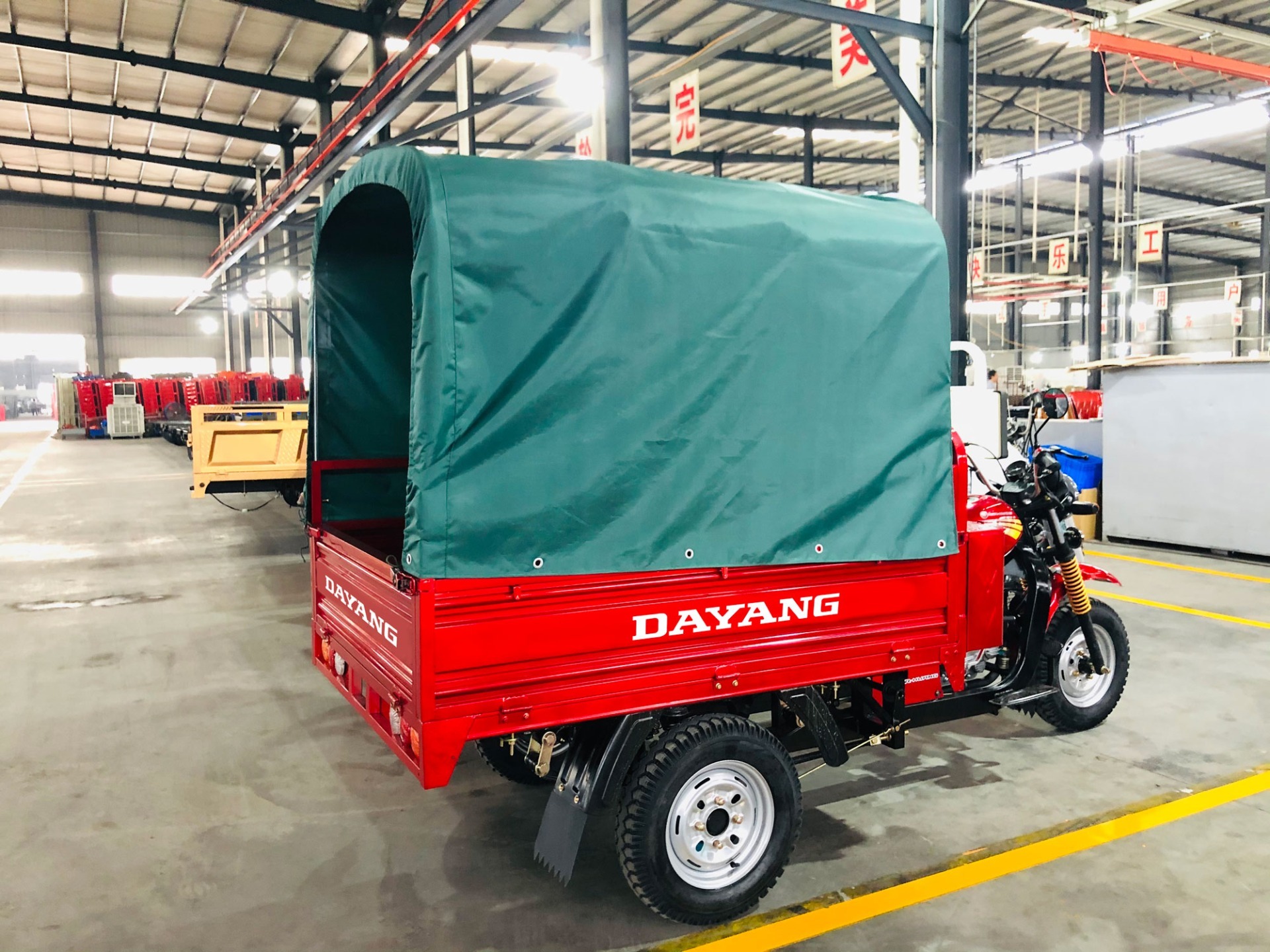 Fuel- 800W Motorized Tricycle with 150cc/175cc/200cc Engine and Tarpaulin Cargo Bike