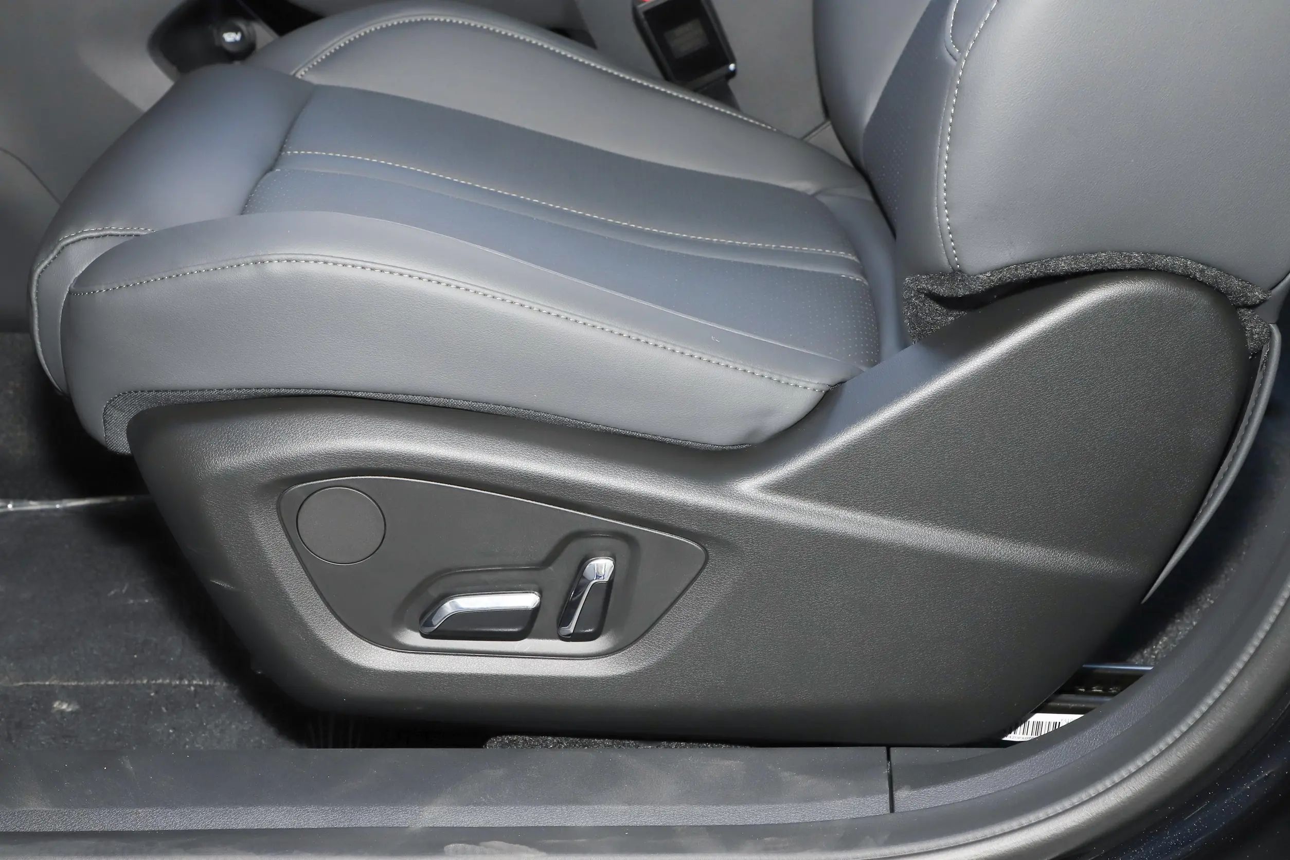 Dongfeng Family Auto's Style SUV 2024 Upgrade Version with Maximum Power of 200-250Ps and Minimum Grand Clearance of 10°-15°