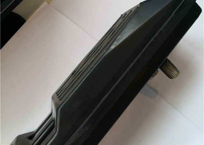 600mm Length Bolt On Excavator Black Rubber Pads For Kobelco E255