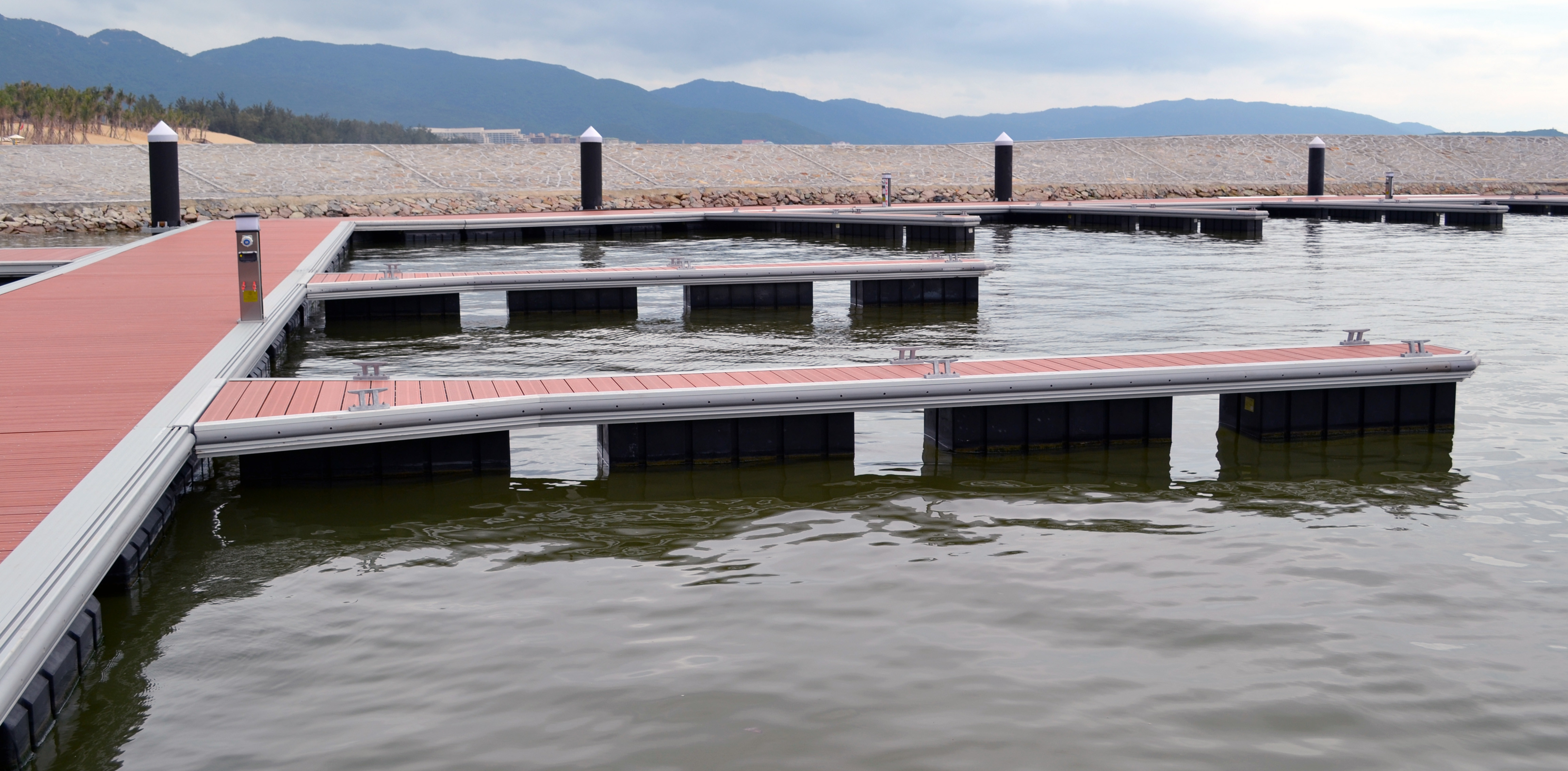 Customizable LLDPE Floater For Marine Floating Bridge Dock Floating Pontoon Walkway