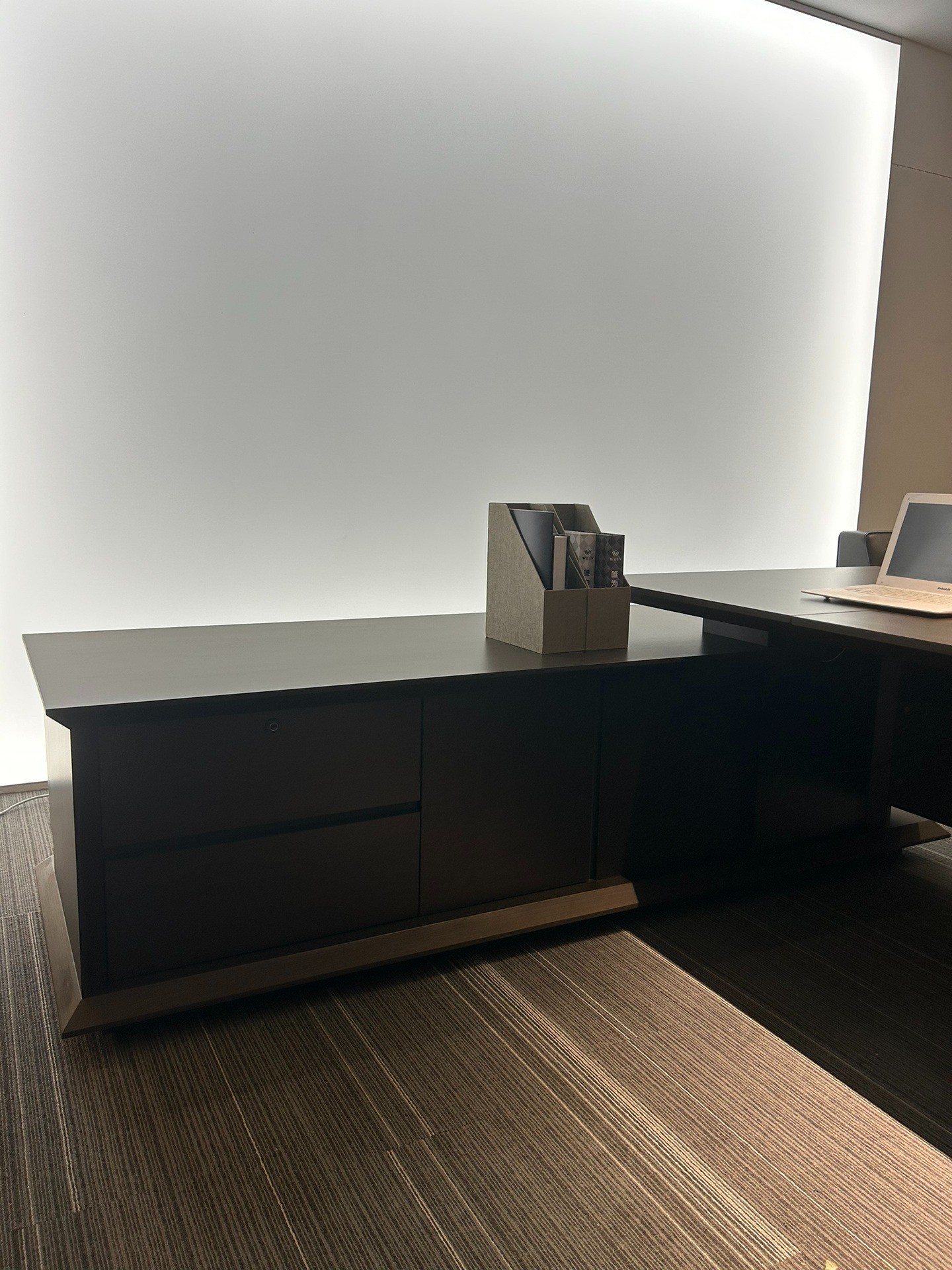 High-End Boss Desk And Chair Set For Listed Company President Desk