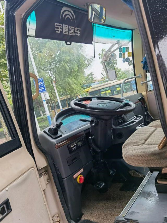 Used Yutong Mini Bus ZK6752D Yuchai Front Engine Good Passenger Coach 30 Seats 103kw