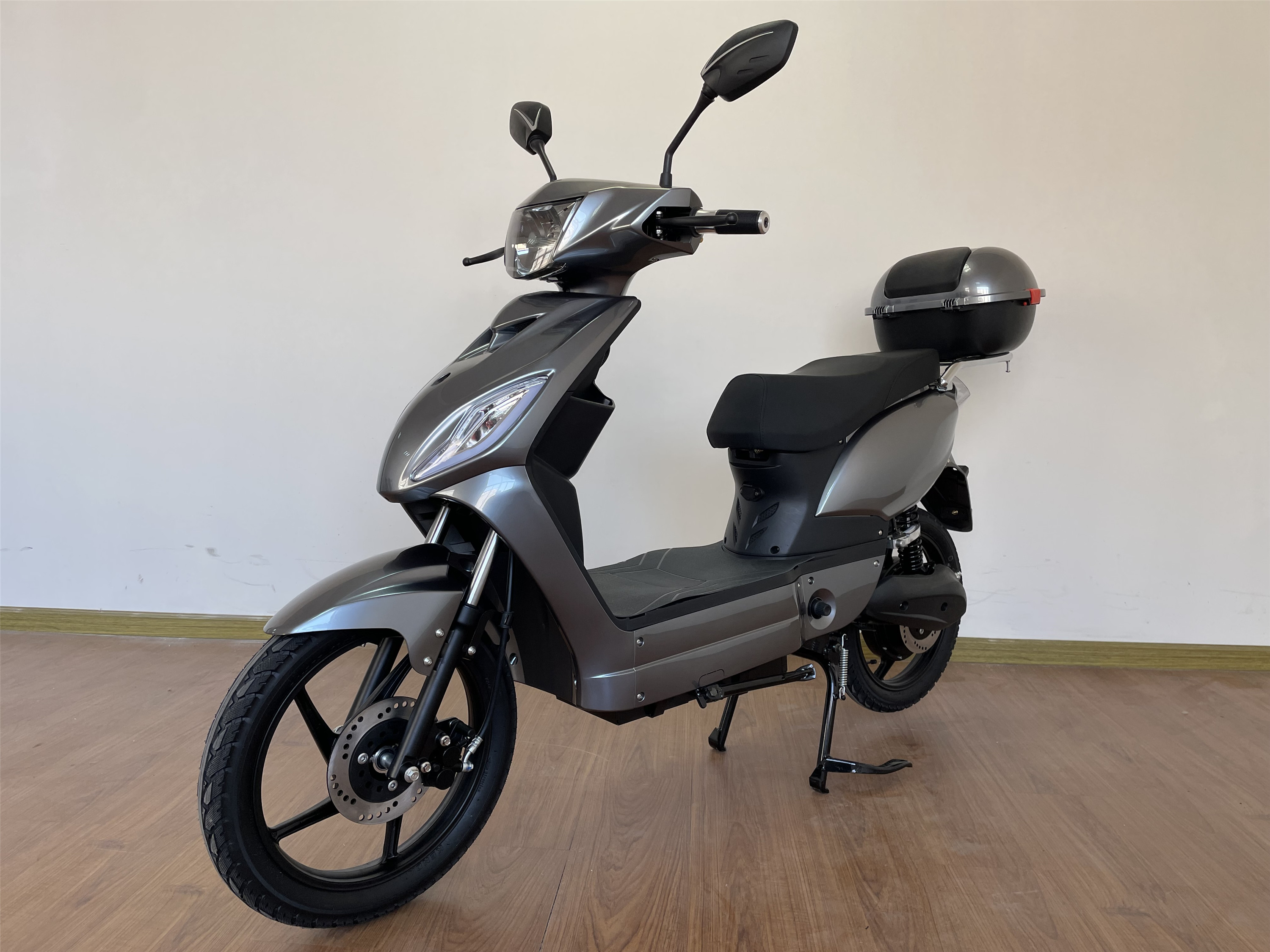 Switzerland Hot Selling 48V 500W Electric Pedal Mopeds Big Wheel 18 Inch Pedal Assist Electric Scooter With Lithium Battery