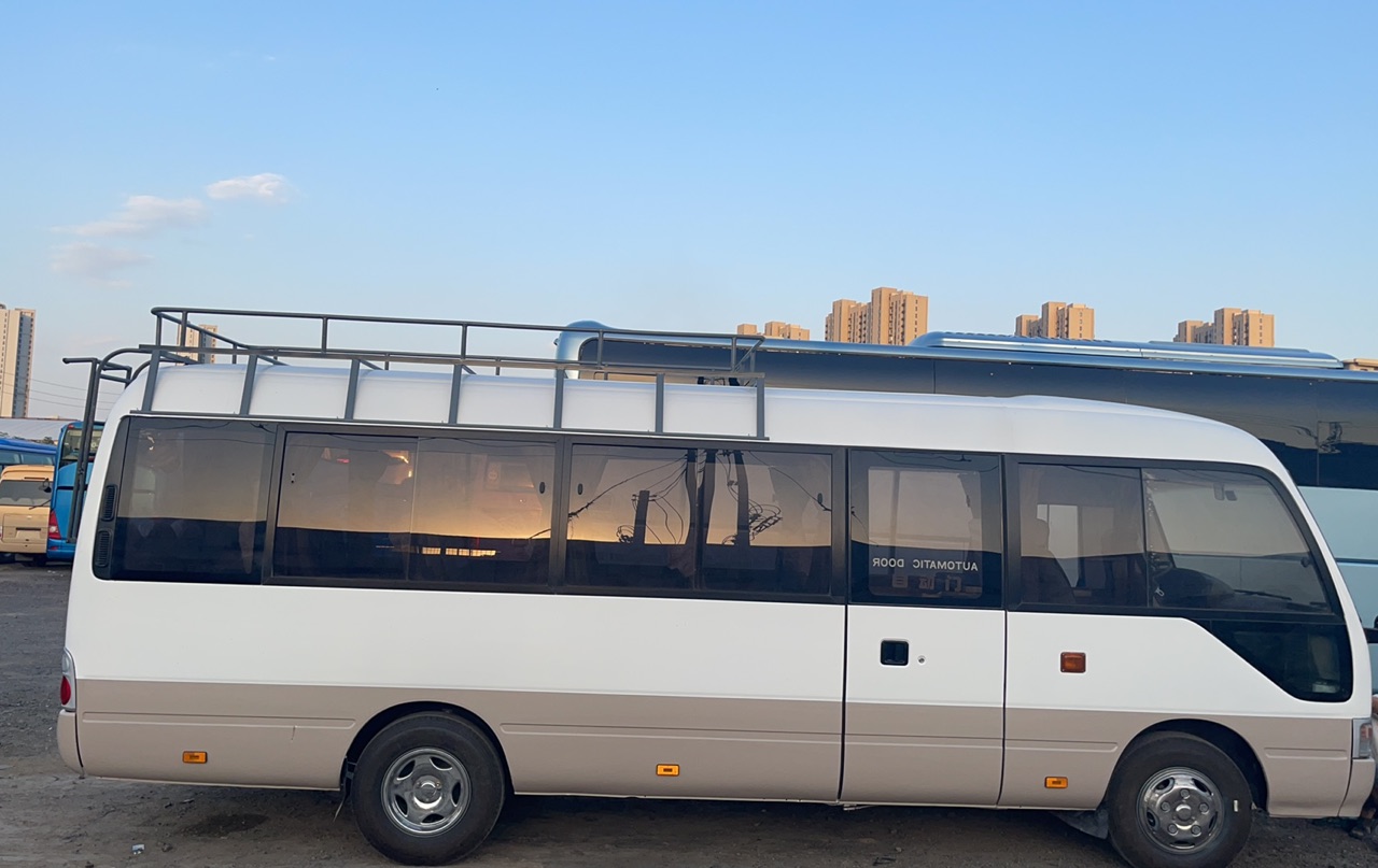 Front Mounted Manual Transmission Coaster Second Hand Bus with Overhead Luggage Rack