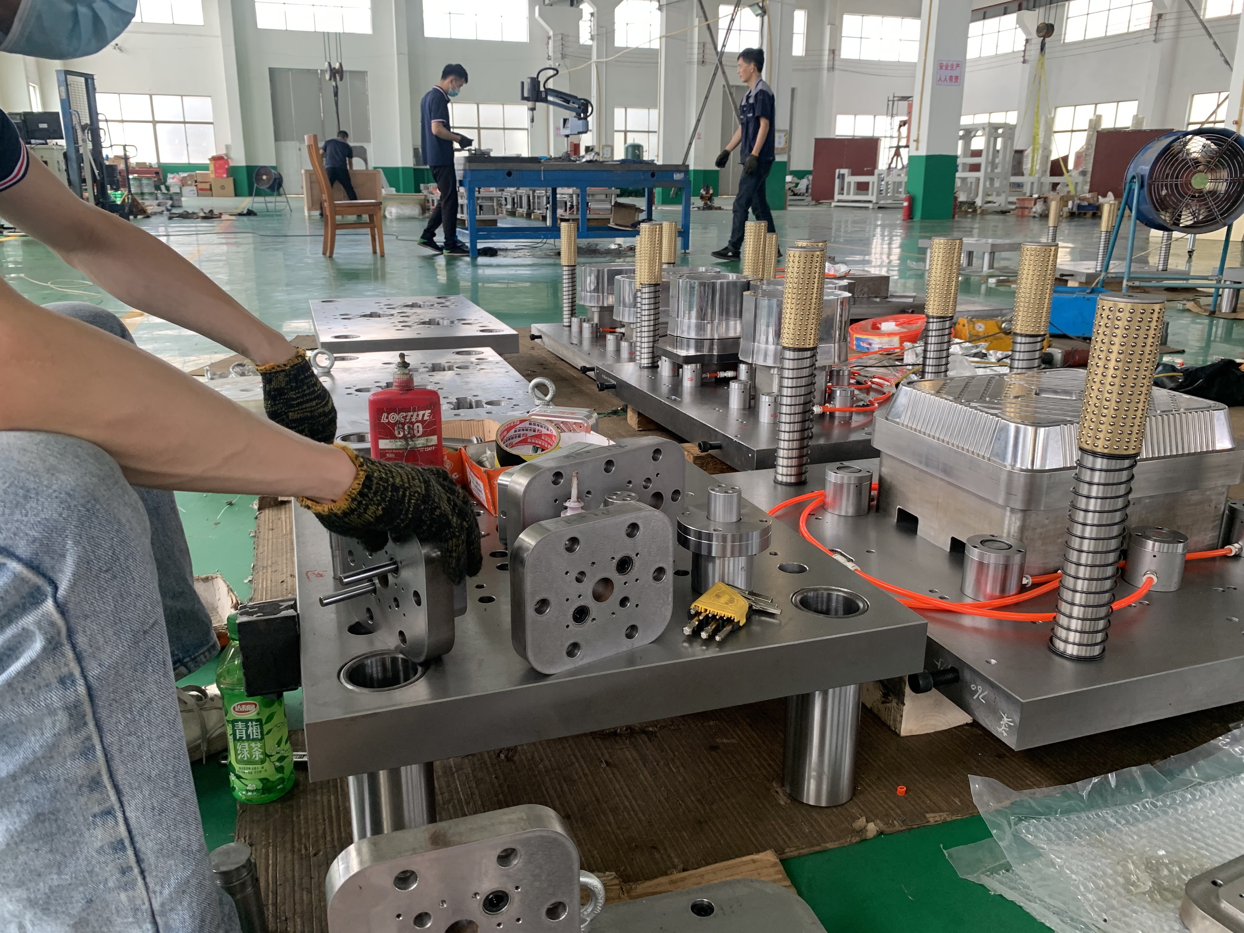 Steel 4 Cavities Aluminum Foil Container Mould High Productivity