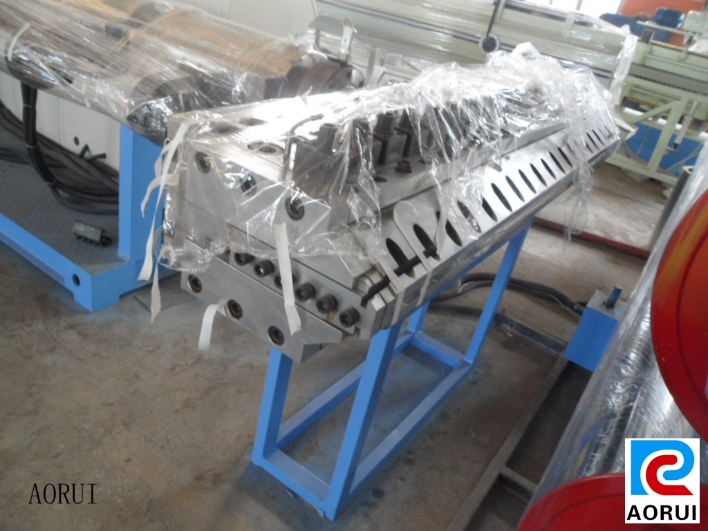 WPC Board Production Line With Twin-Screw Extruder / T-Die Head And Downstream Equipments