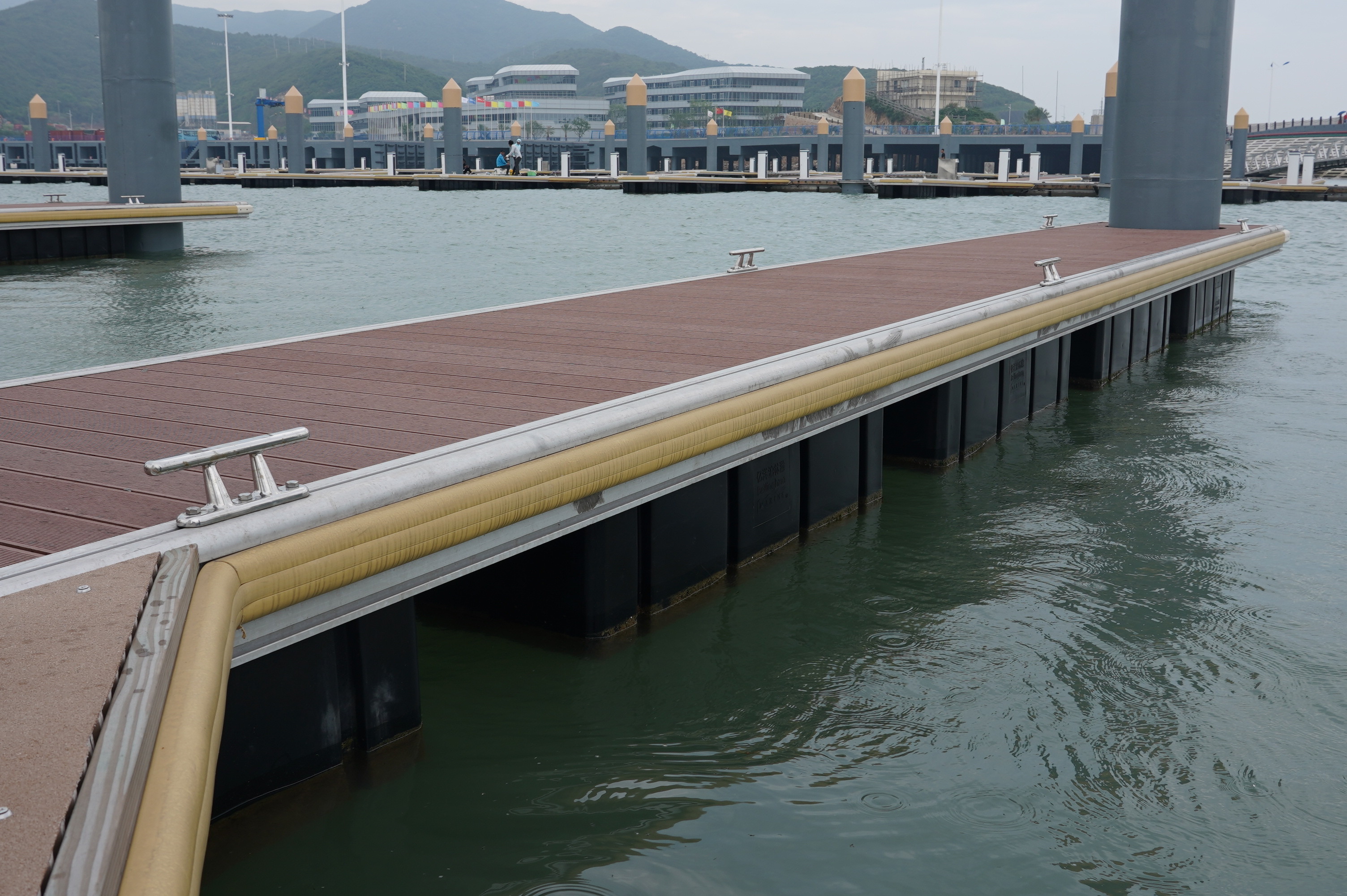 Customized Marine Rubber Fenders Edge Protection D Shape For Boat And Dock