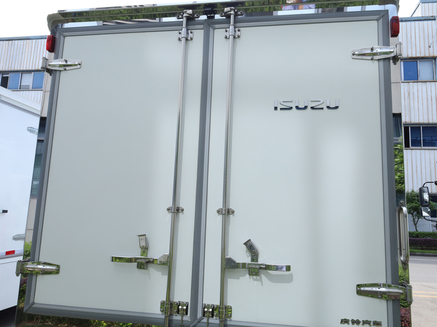 QINGLING M100 Refrigerated Truck For Food Meat Fish Transportation Freezer Carrier Citimax 500+ Refrigeration Unit