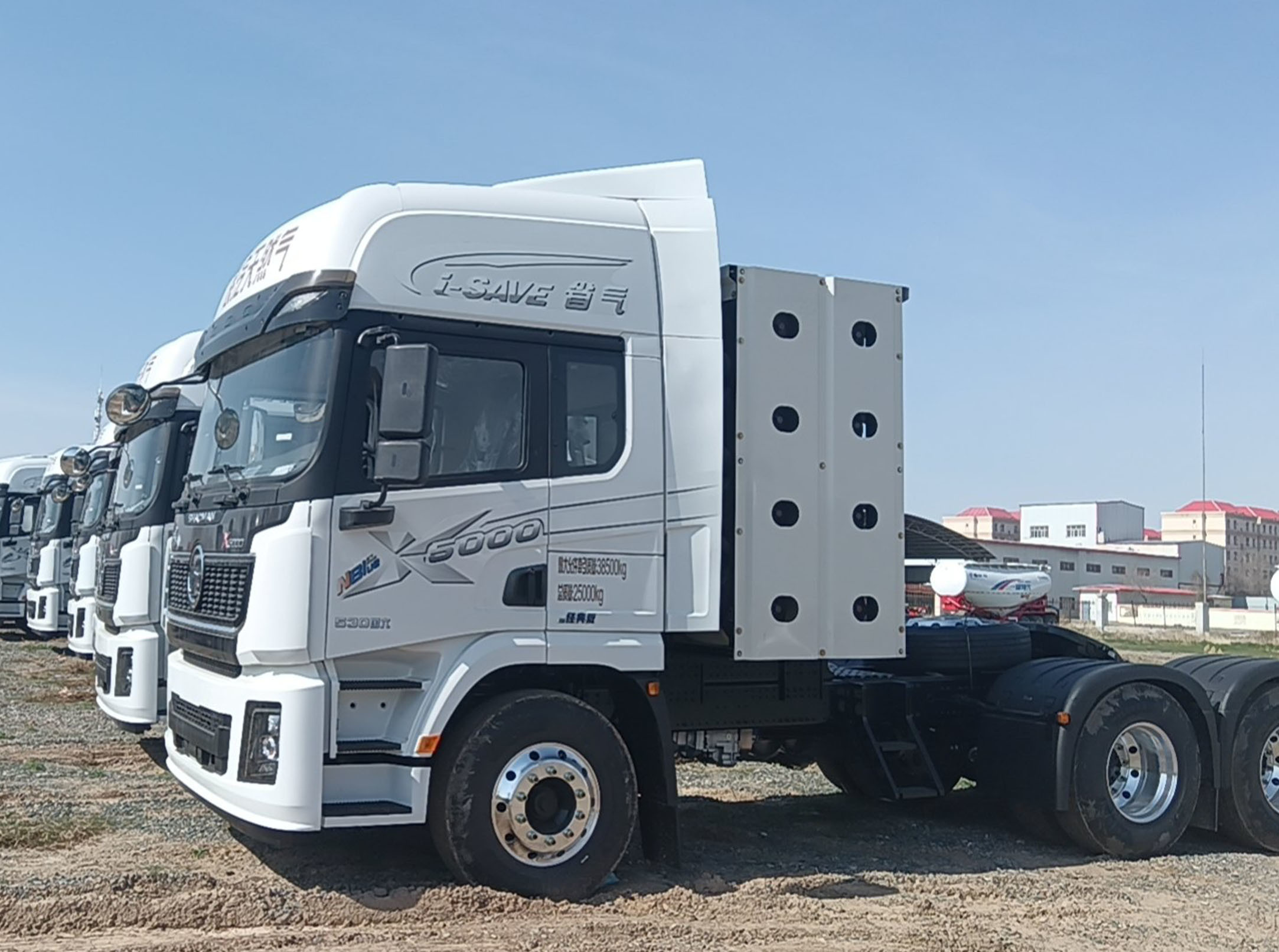 Shacman X5000 6X4 10 Wheel New Tractor Truck Engine Capacity 8L