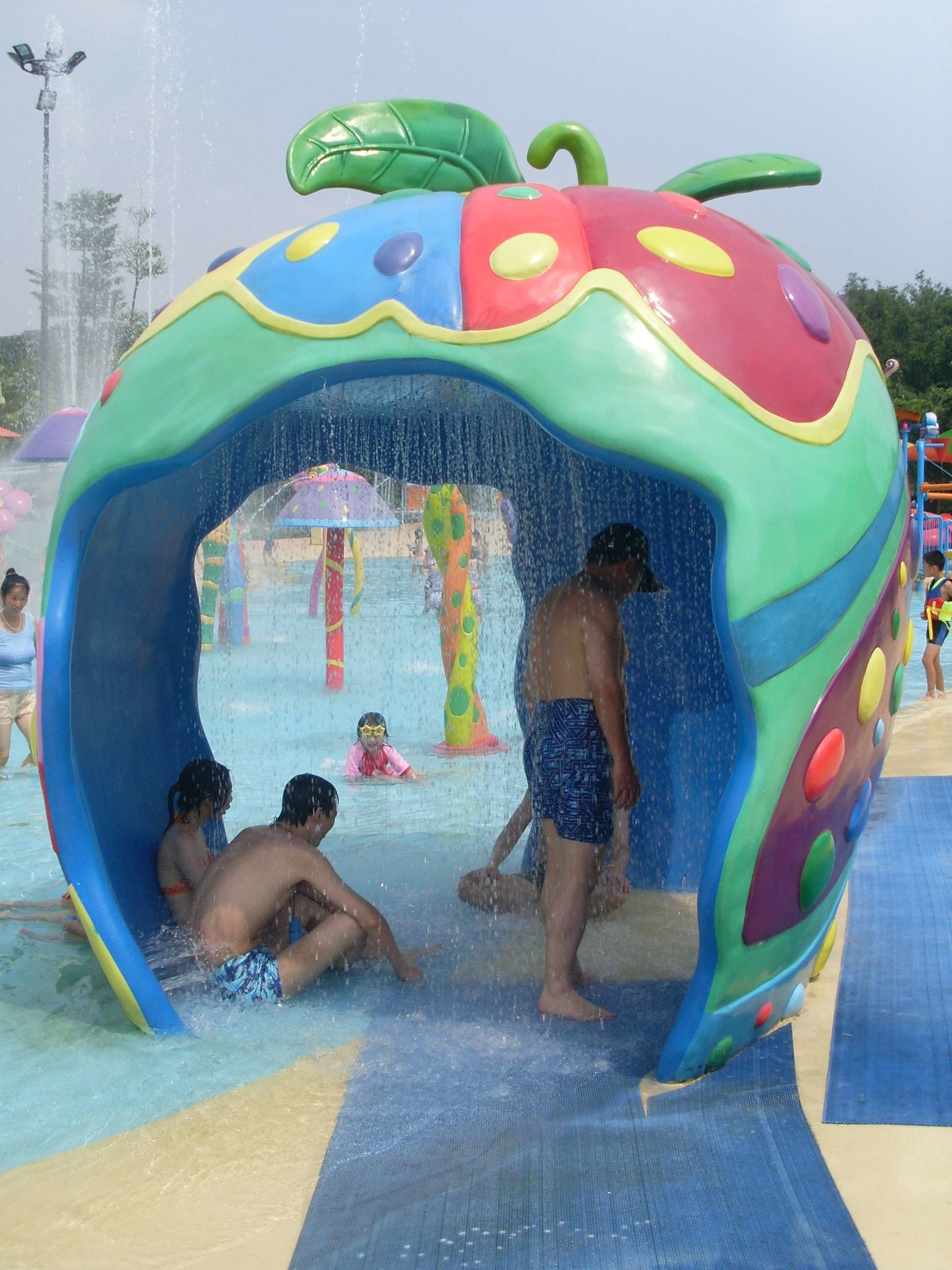 Sprayground Sand And Water Play Equipment , Garden Play Equipment For Kids