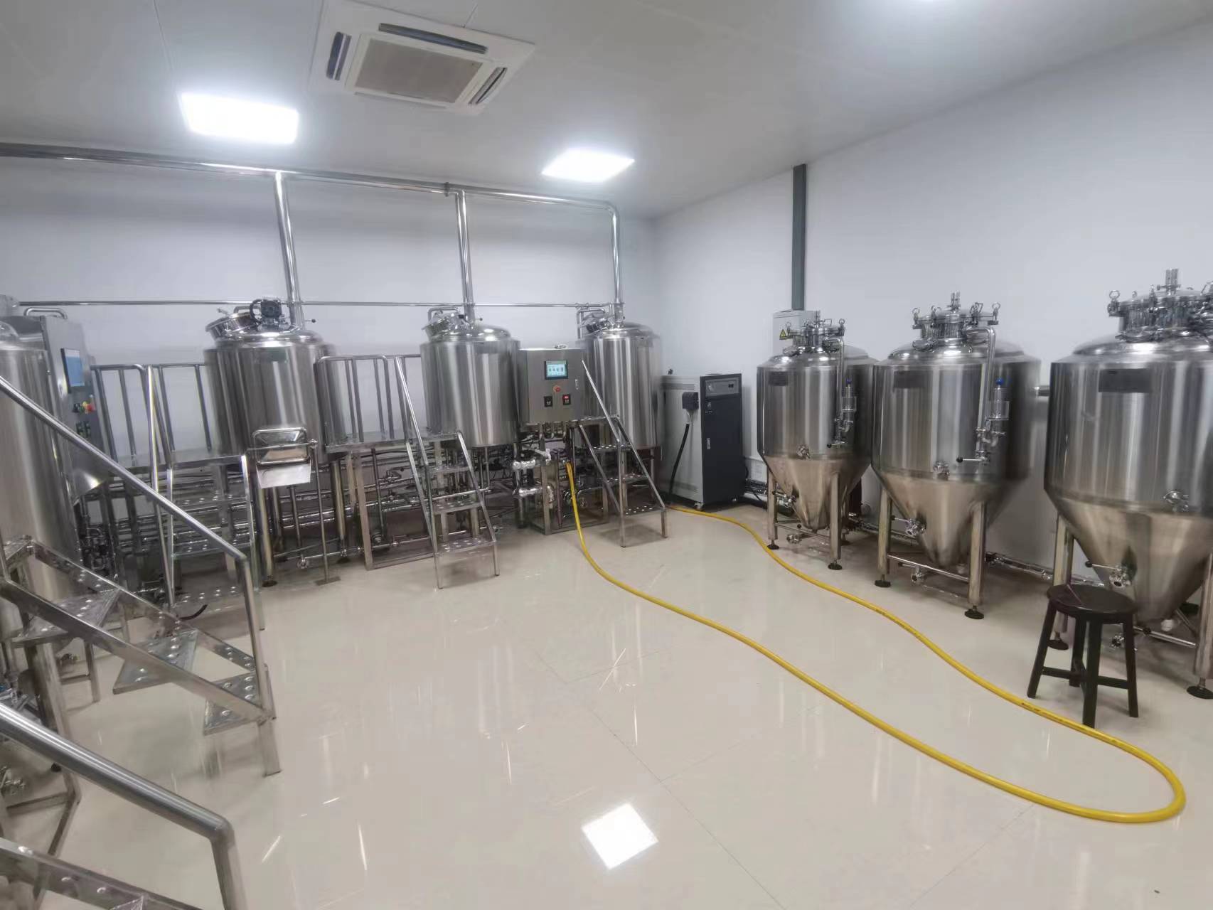 Insulated 1000L Conical Beer Fermenter with Glycol Jacket and Polyurethane Insulation