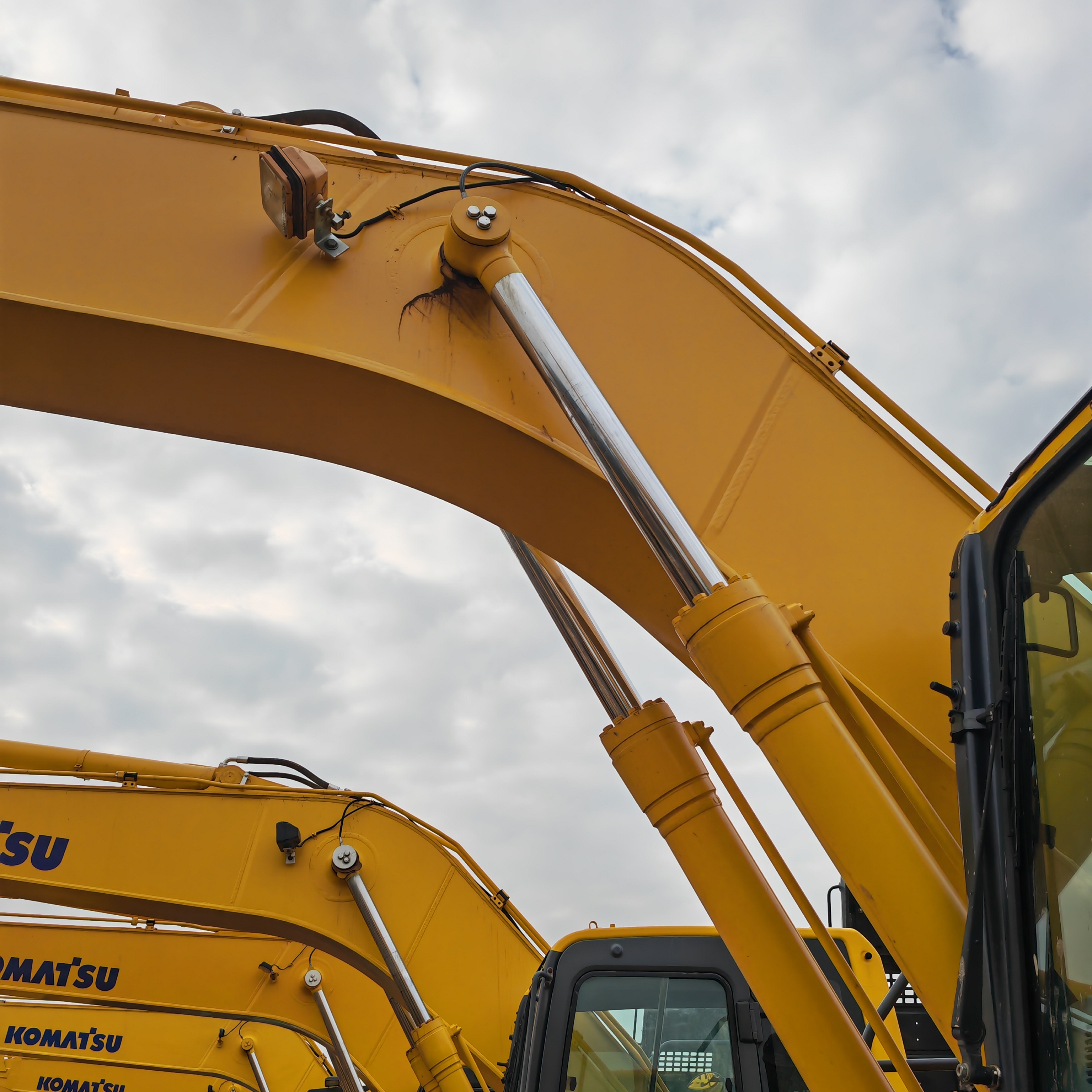 IN STOCK BIG USED EXCAVATOR KOMATSU PC220-8/NEW ARRIVAL SECOND HAND KOMATSU PC220-8