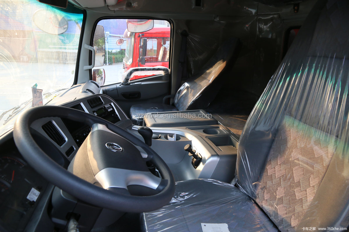 Dongfeng 4x2 Cargo Truck Van with 8.67 Ton Loading Capacity and Cummins 245 Hp Engine