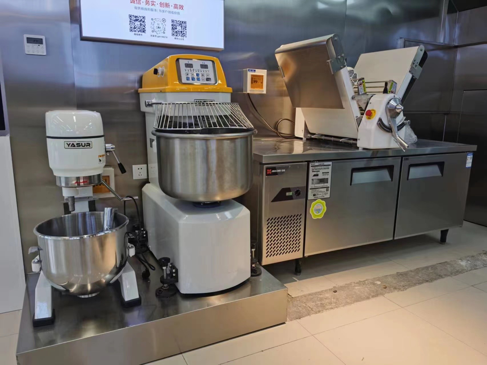 Commercial 2 Door Table Chiller Hotel Kitchen 360l Table Top Deep Freezer 1500×700×800mm