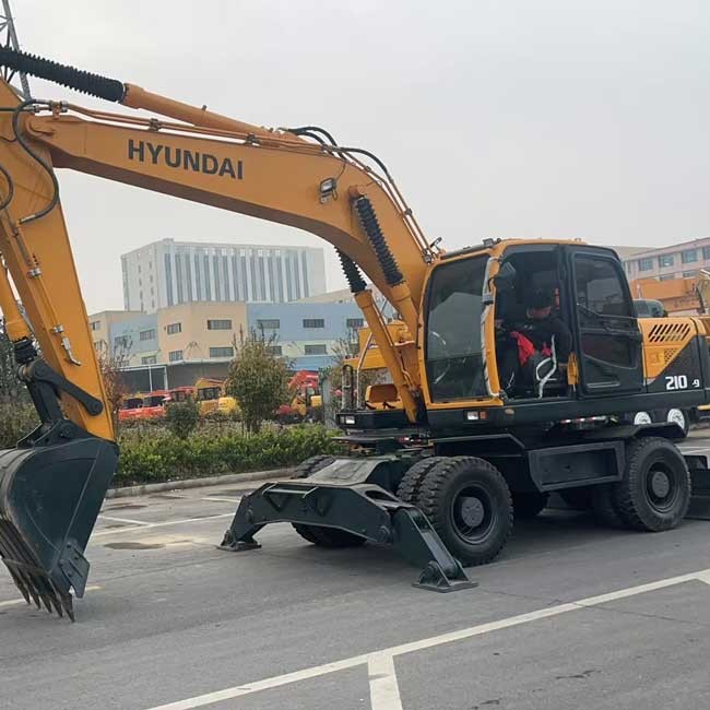 Used Excavator Hyundai R210-9 Wheel Excavator 0.91m3 Bucket Capacity Middle Excavator