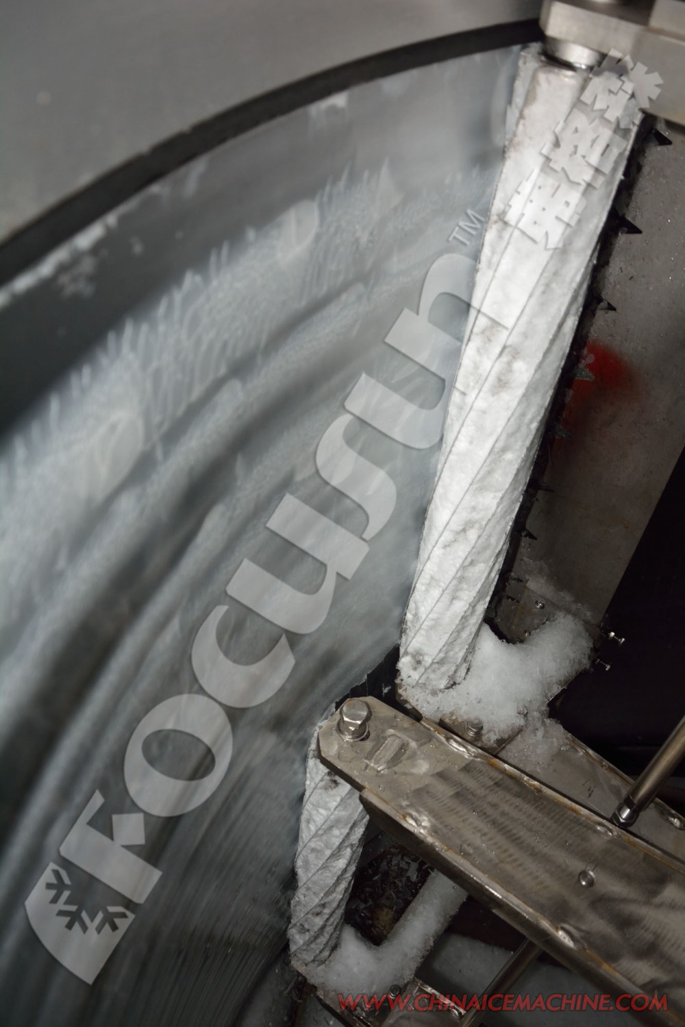 3 Ton Flake Ice Machine for Seawater 1.5mm-2.5mm Ice Size 16KW Voltage Small Capacity