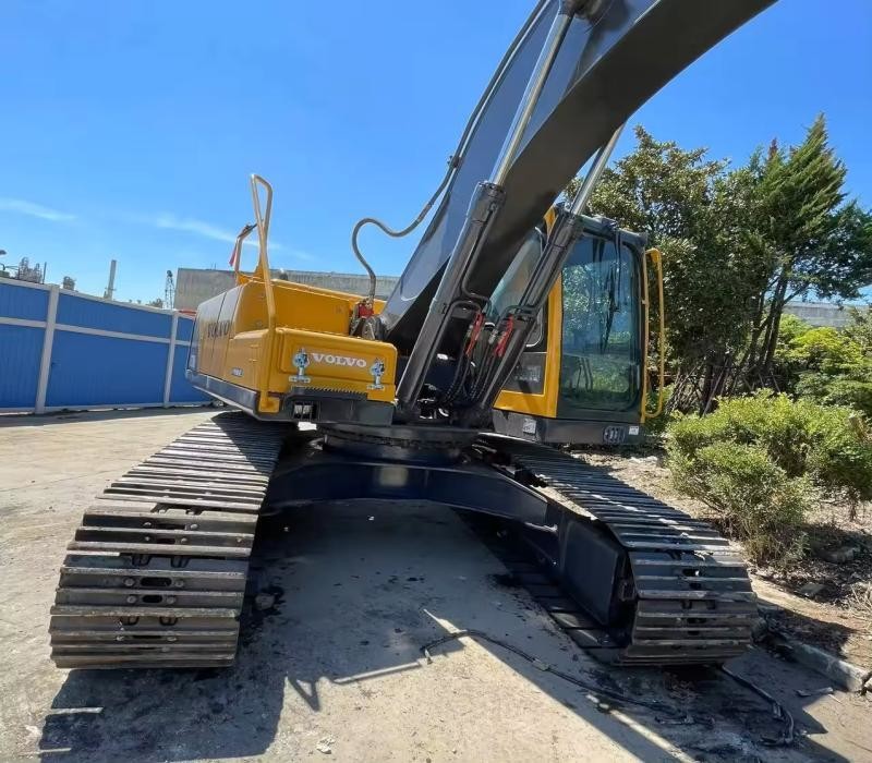 Yellow Second-Hand Good condition Vollvo Excavator EC210BLC with 0.5-1.25m³Bucket capacity