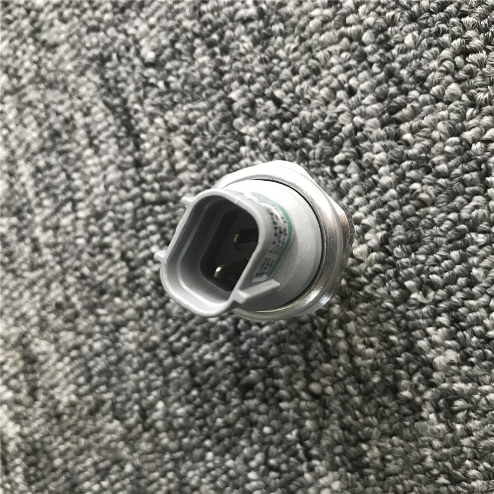 Excavator Kobelco SK60-8 Air Conditioning Pressure Switch LL20-0523C HFC-134A0.196MPA-3.14MPA