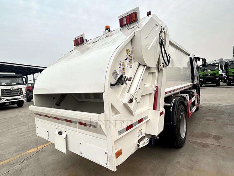 HOWO Light Garbage Truck 10 M3 4X2 Small Garbage Compactor Truck