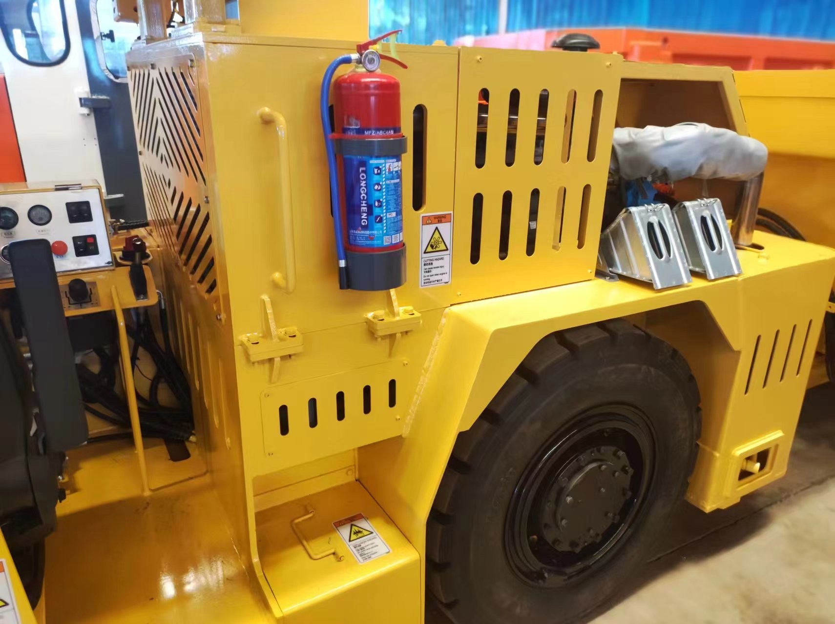 Mini Underground Mining Truck 6 Tons Gold Lead Zine DEUTZ Original Engine OEM Support