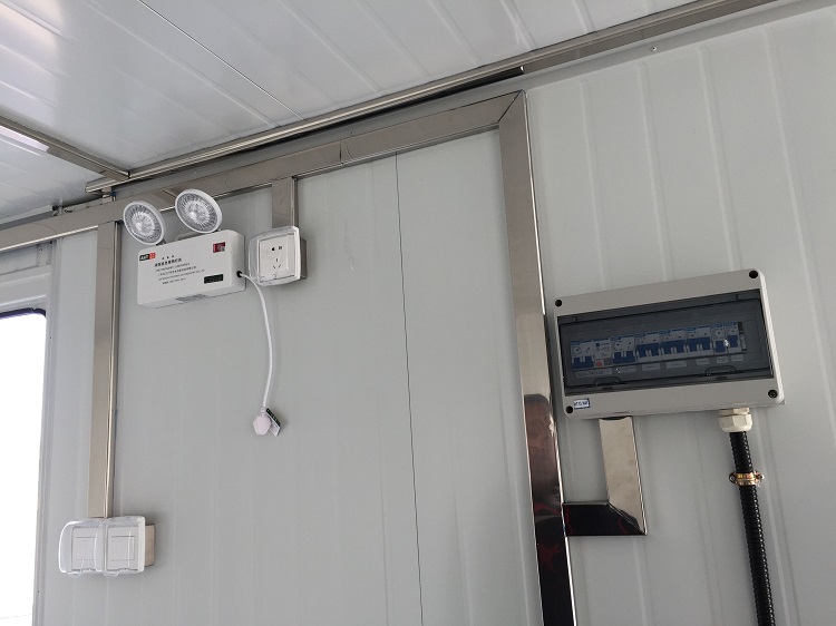 Max Gross Weight of 4600KGS Pre-Fabricated Steel Cabinet Shelf and Hanger Rack 20ft Modified Shipping Container Workshop