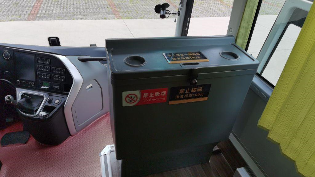 Second Hand Buses Yutong ZK6907 Luxury Coach Gasoline Engine China Electric Bus With TV