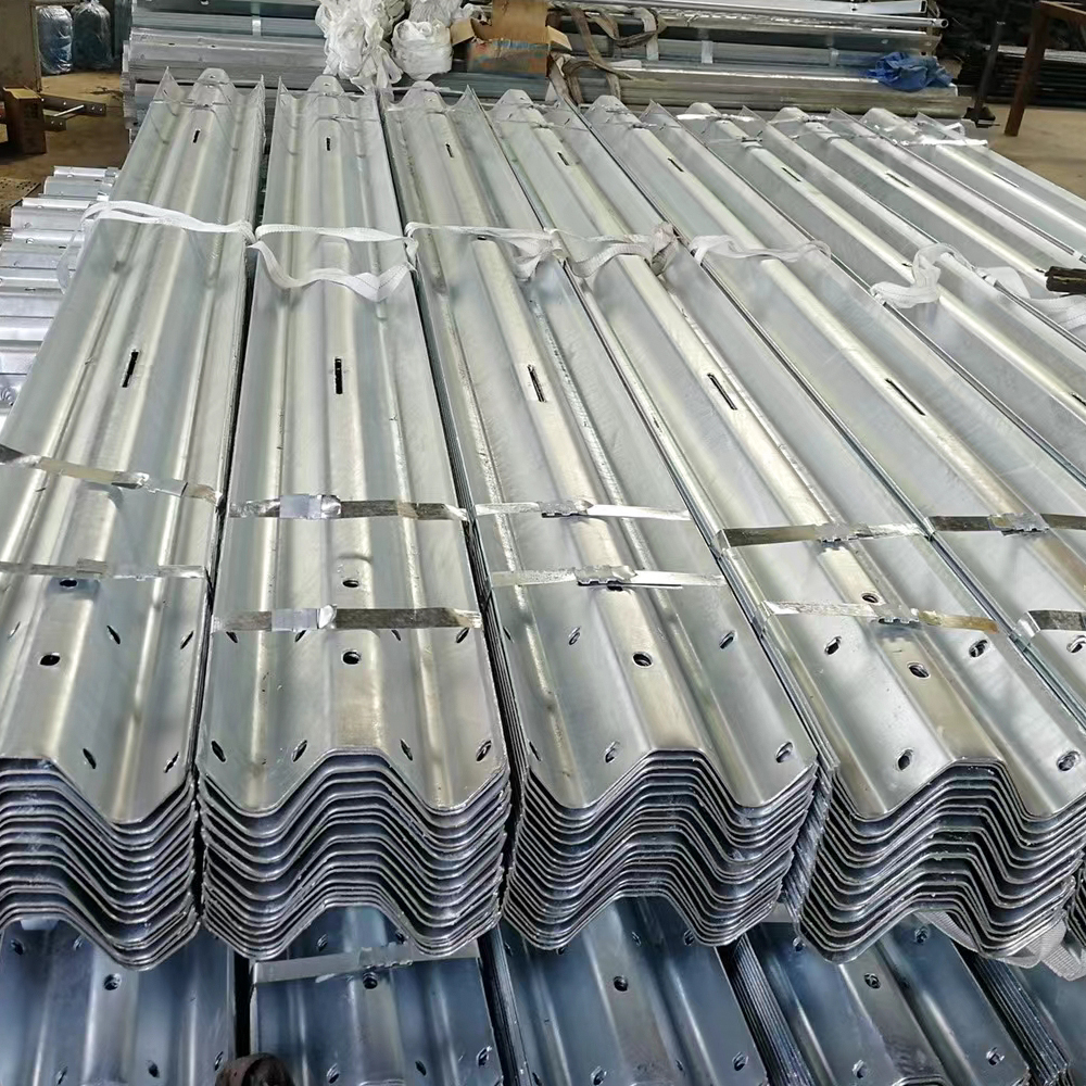 Highway Traffic Barrier Customized Hot Galvanized and Cold Rolled Technology Guardrail