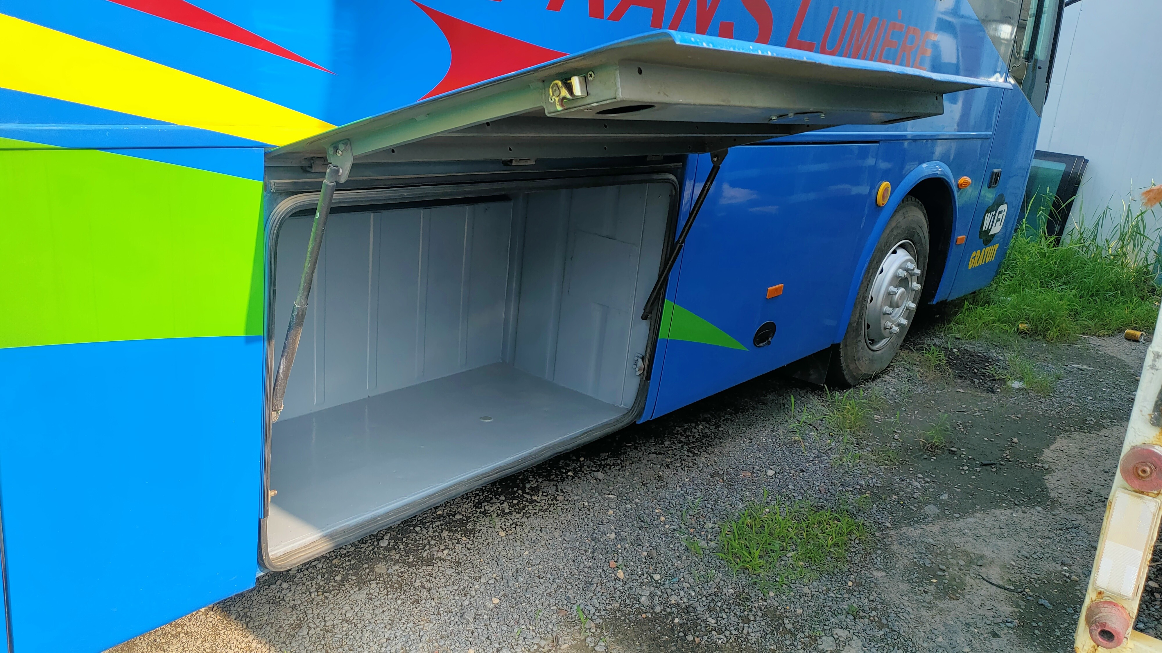 Front Engine Bus Yutong Brand Right Hand Drive 53seats WIFI System ZK6112D Condition