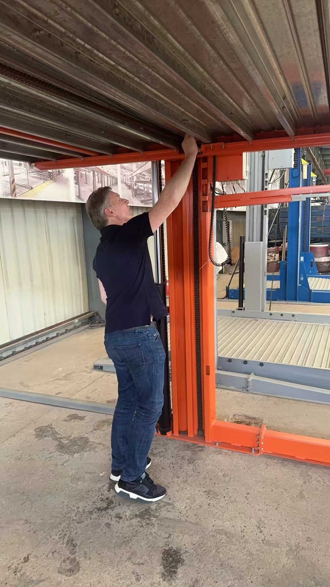 TP232 Electric Controlled Car Lifting Equipment 2 Post Parking Lift With Remote Access