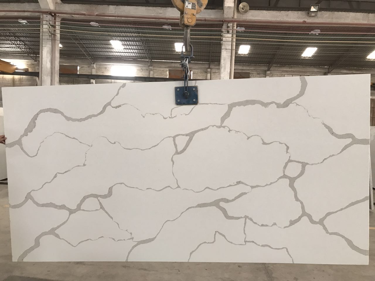 White Quartz Solid Stone Countertops For Kitchen 2.5 G / Cm3 Bulk Density