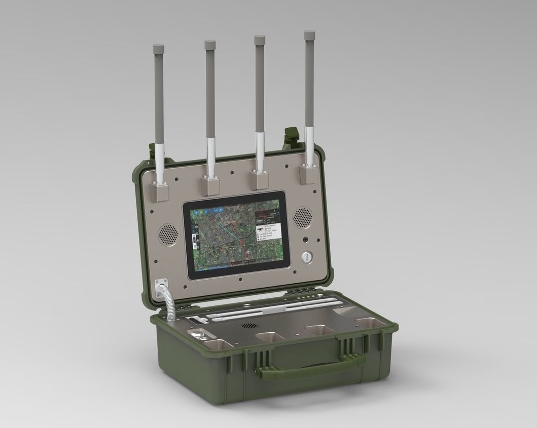 2.4G 5.8g 1.4G 5, 2g 900m Uav Signaling Equipment Uav Defense System Briefcase